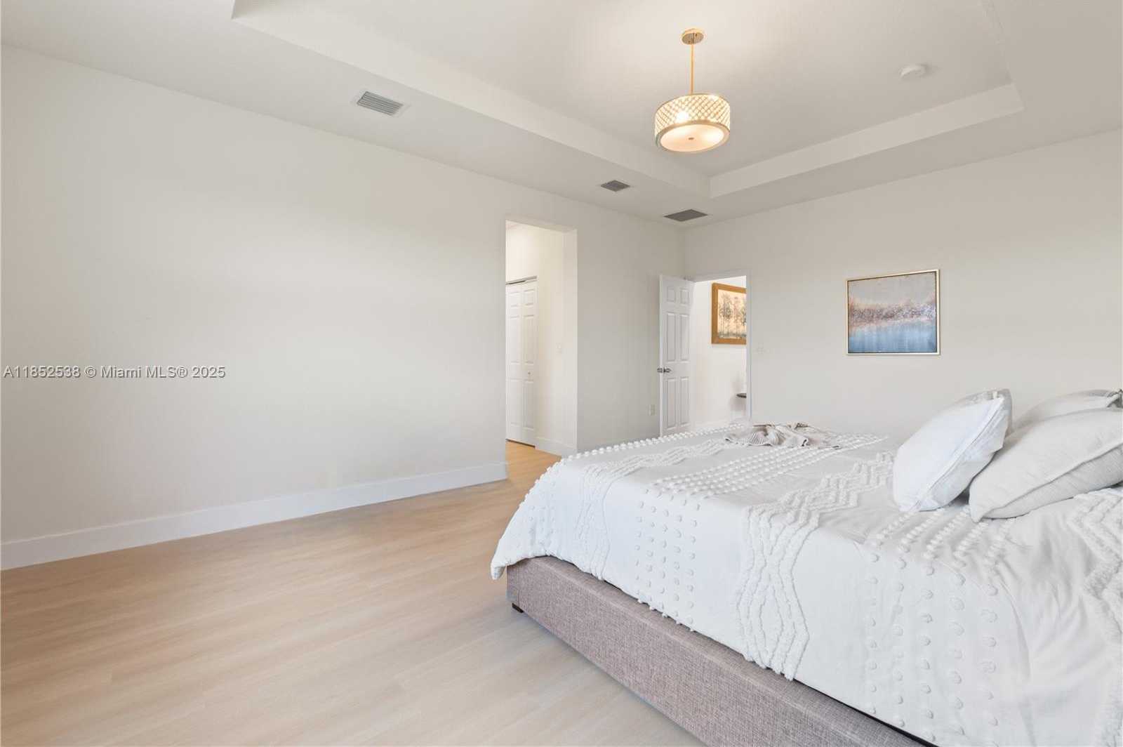 Small Image of 10488 WEST 35TH WAY, Hialeah Number 17