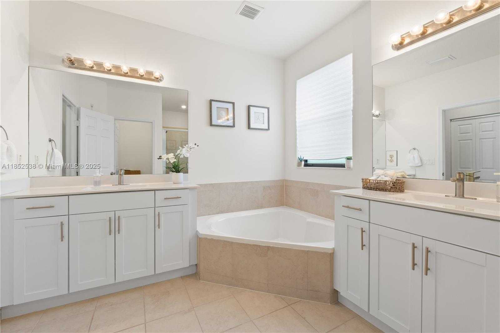 Small Image of 10488 WEST 35TH WAY, Hialeah Number 18