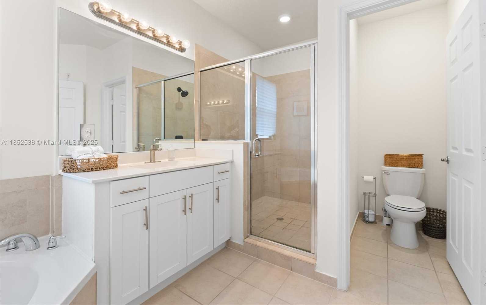 Small Image of 10488 WEST 35TH WAY, Hialeah Number 19
