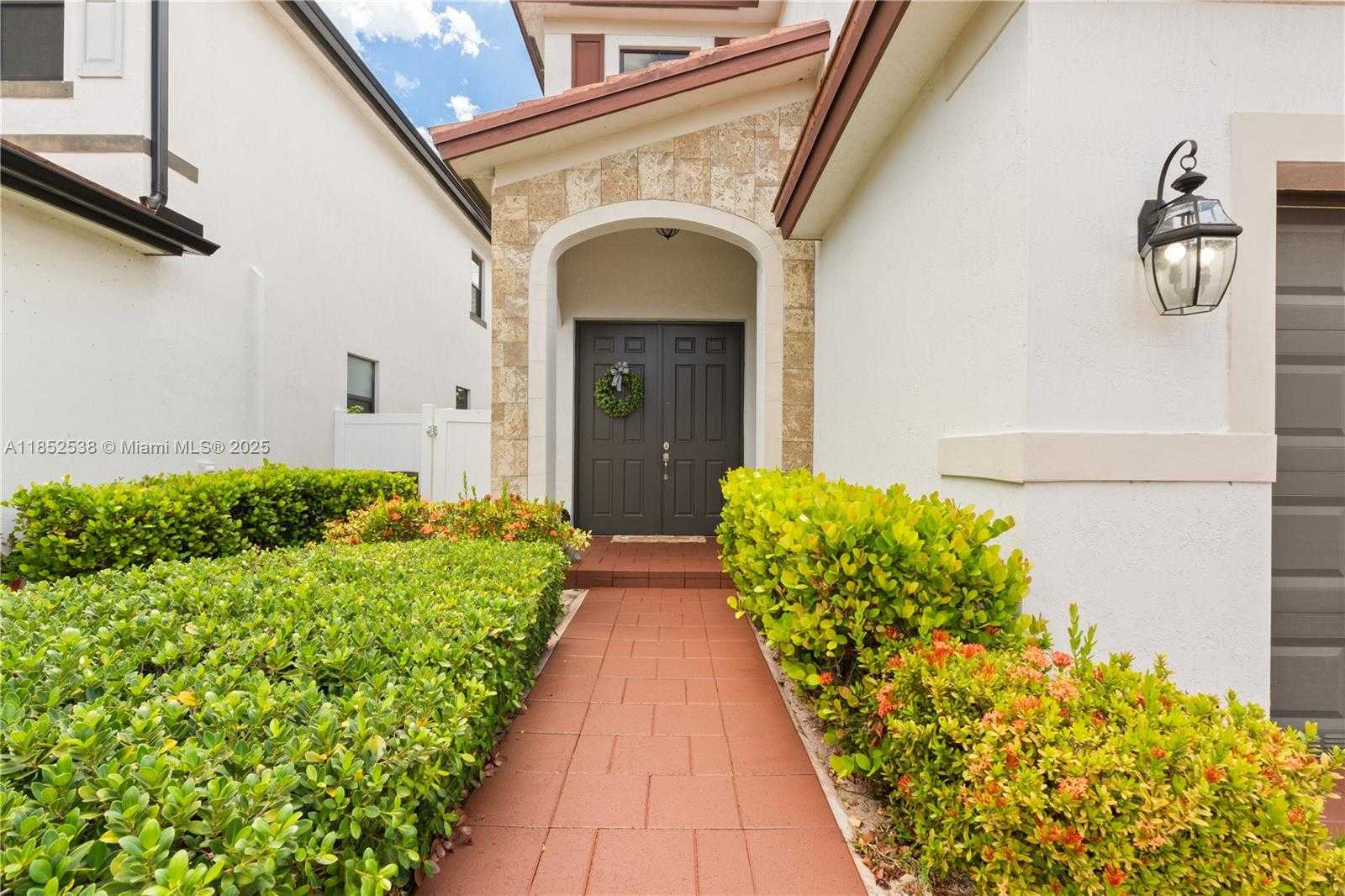 Small Image of 10488 WEST 35TH WAY, Hialeah Number 2