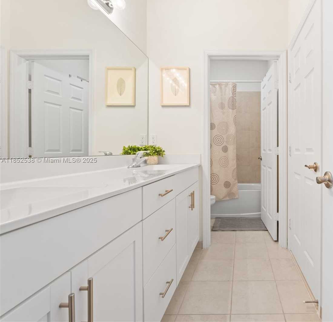 Small Image of 10488 WEST 35TH WAY, Hialeah Number 23