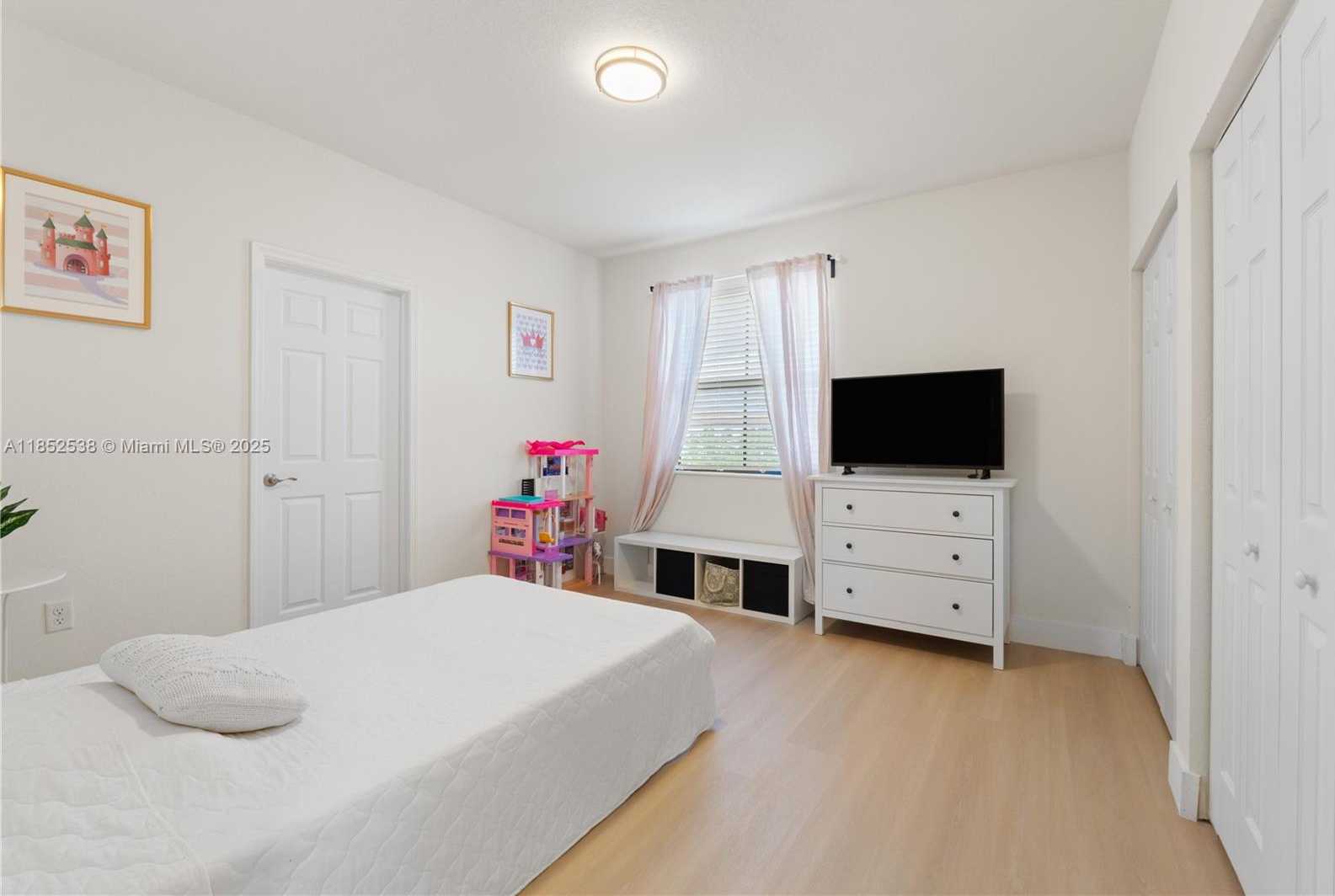 Small Image of 10488 WEST 35TH WAY, Hialeah Number 26