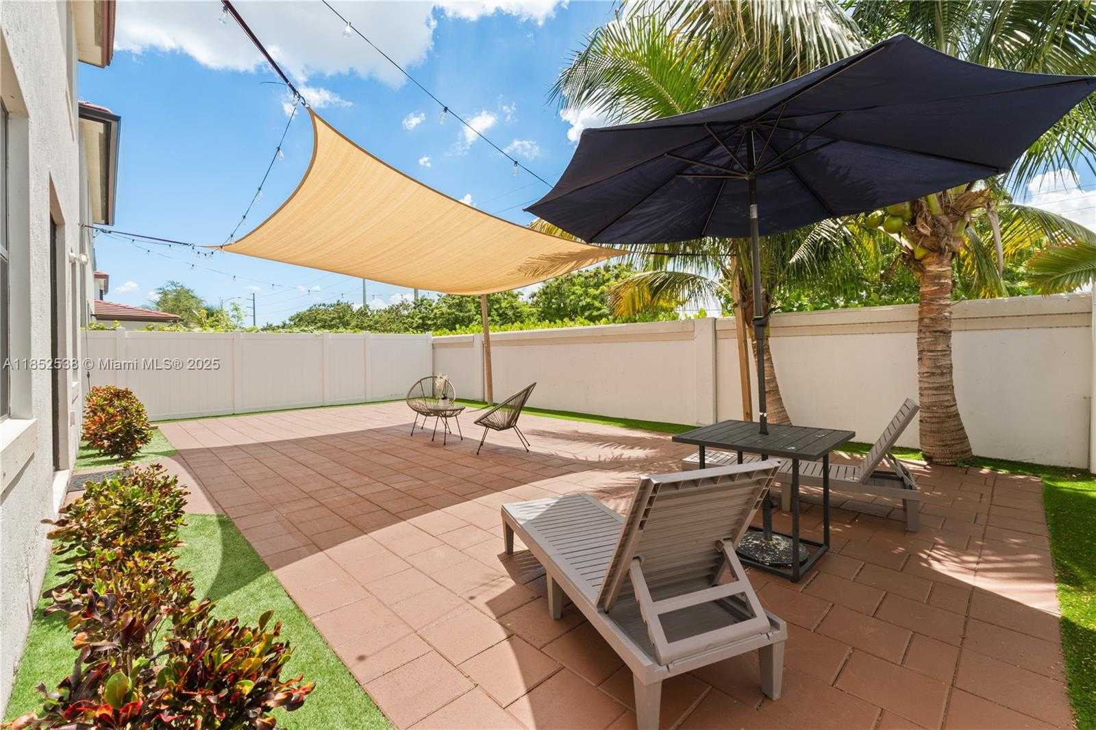 Small Image of 10488 WEST 35TH WAY, Hialeah Number 33