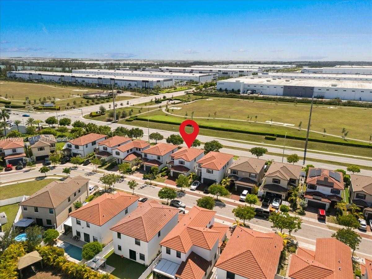 Small Image of 10488 WEST 35TH WAY, Hialeah Number 40