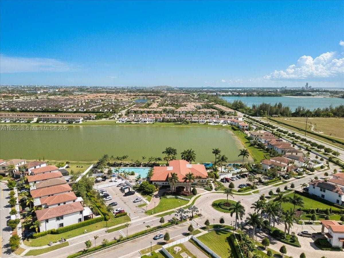 Small Image of 10488 WEST 35TH WAY, Hialeah Number 41