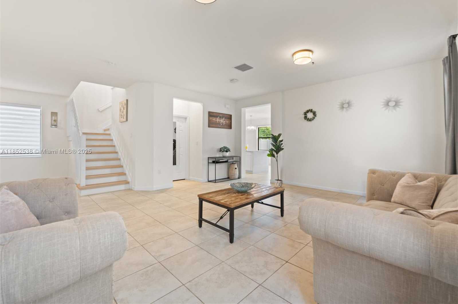 Small Image of 10488 WEST 35TH WAY, Hialeah Number 7