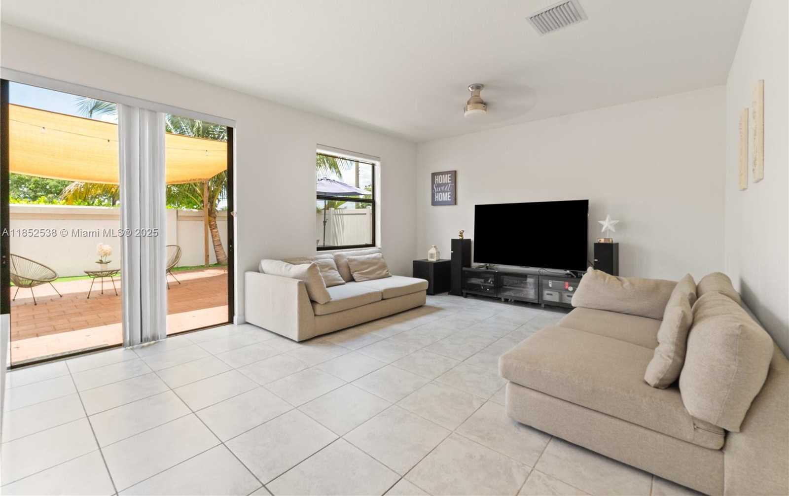 Small Image of 10488 WEST 35TH WAY, Hialeah Number 9