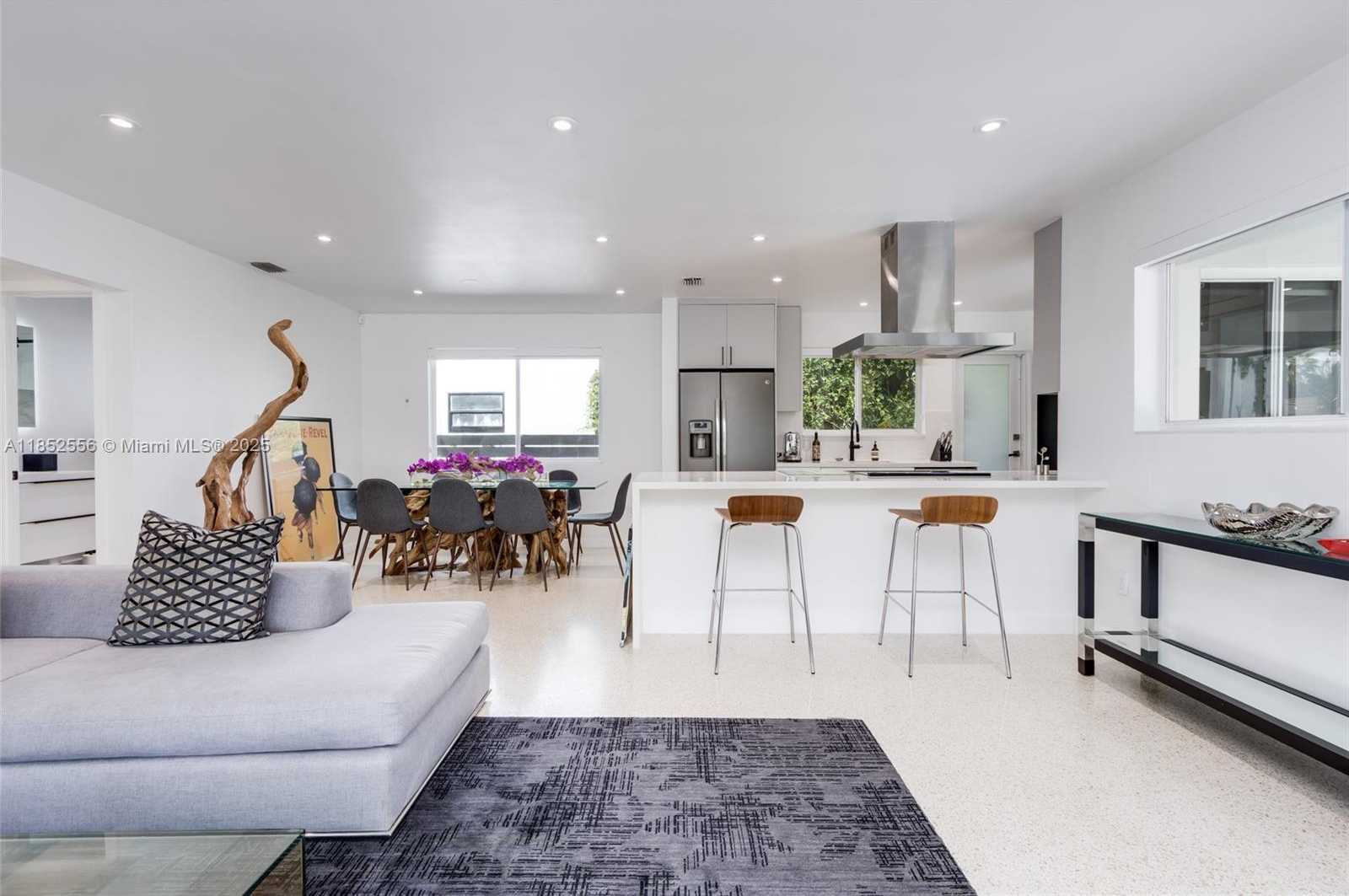 Small Image of 8290 NORTH BAYSHORE DR, Miami Number 10