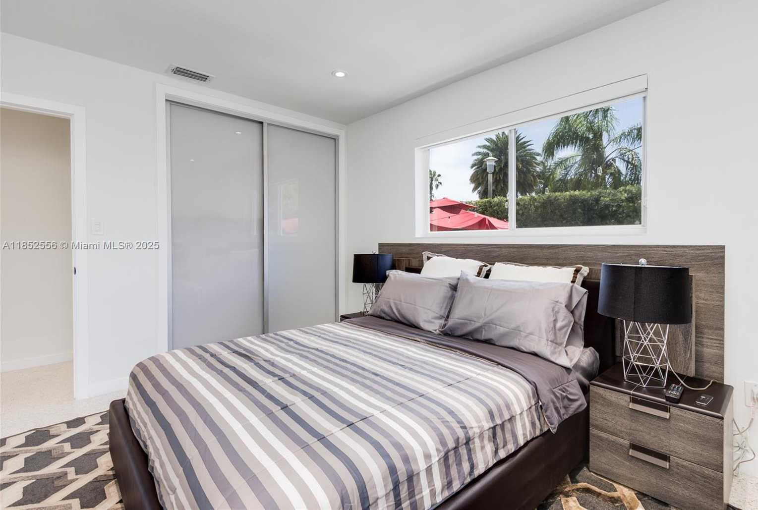 Small Image of 8290 NORTH BAYSHORE DR, Miami Number 12