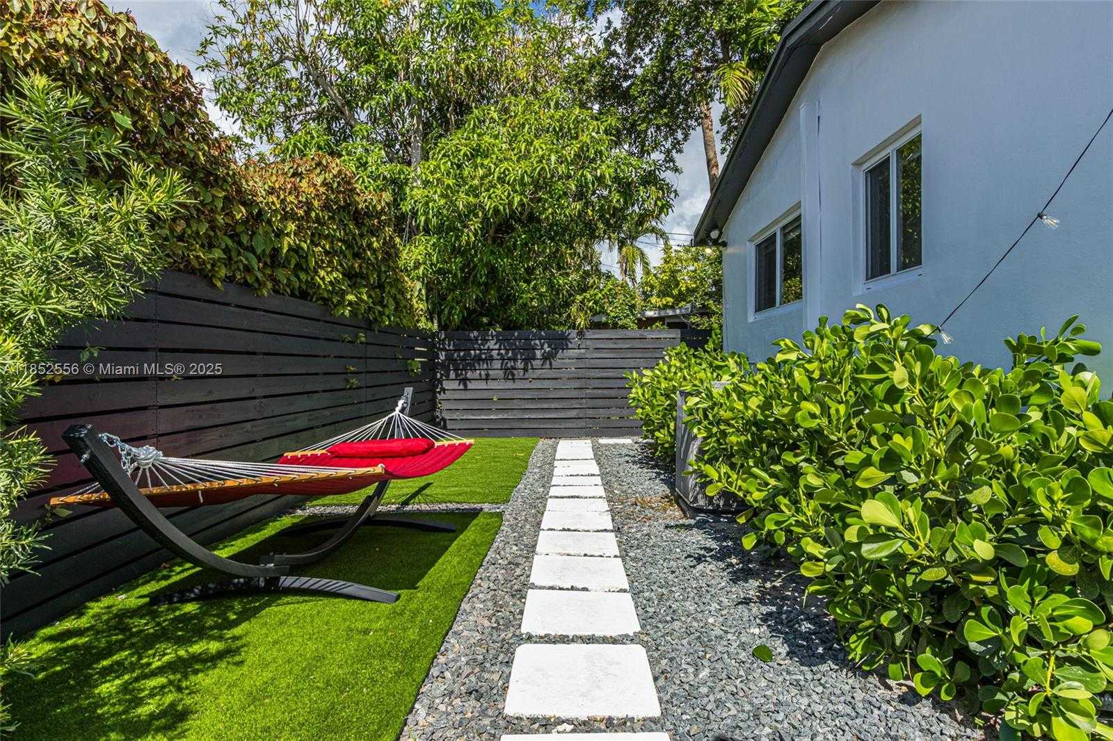Small Image of 8290 NORTH BAYSHORE DR, Miami Number 20