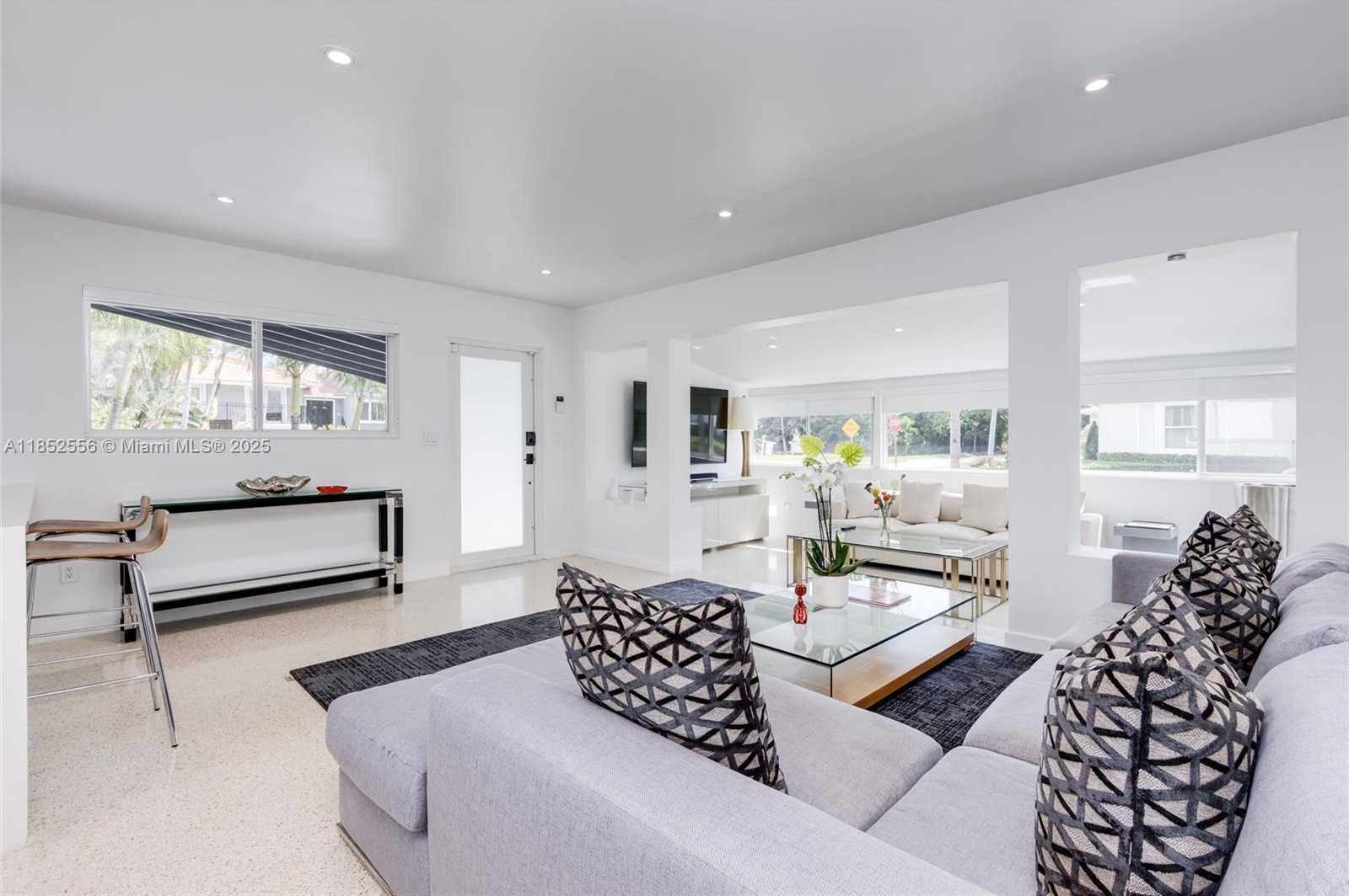 Small Image of 8290 NORTH BAYSHORE DR, Miami Number 3