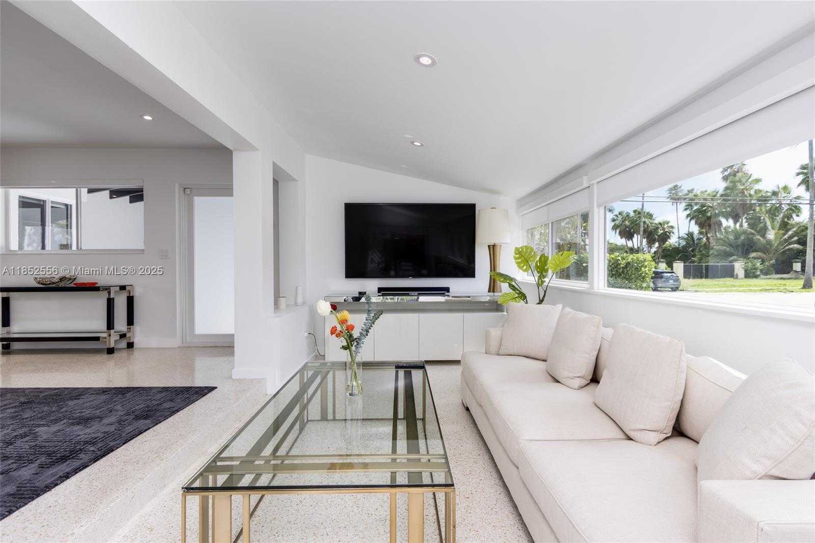 Small Image of 8290 NORTH BAYSHORE DR, Miami Number 4
