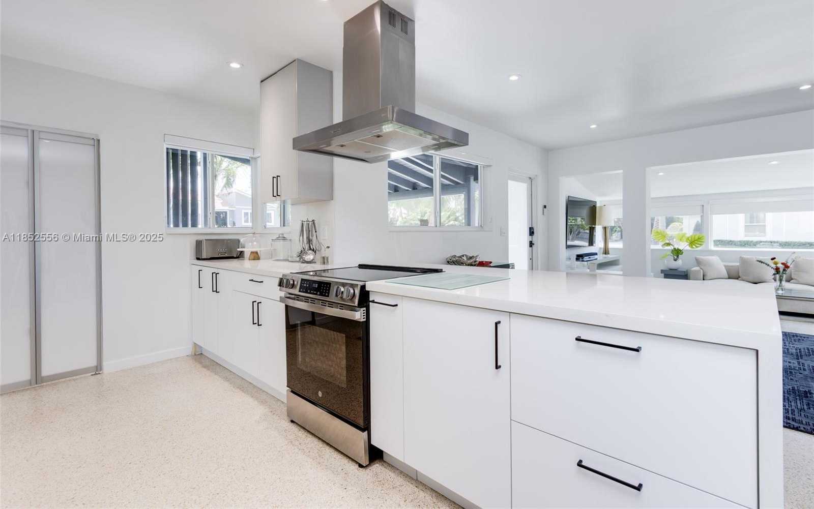 Small Image of 8290 NORTH BAYSHORE DR, Miami Number 7
