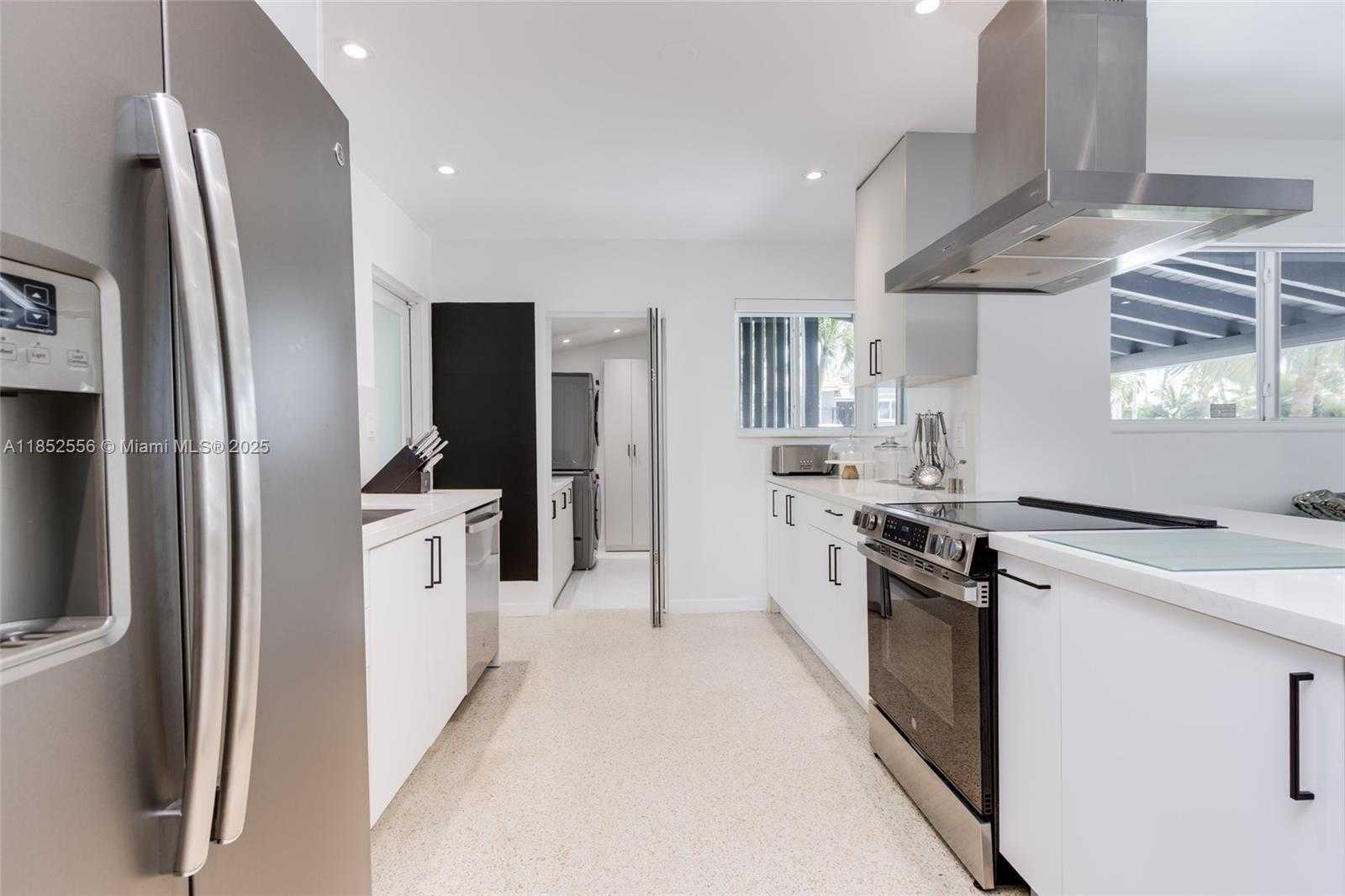 Small Image of 8290 NORTH BAYSHORE DR, Miami Number 8