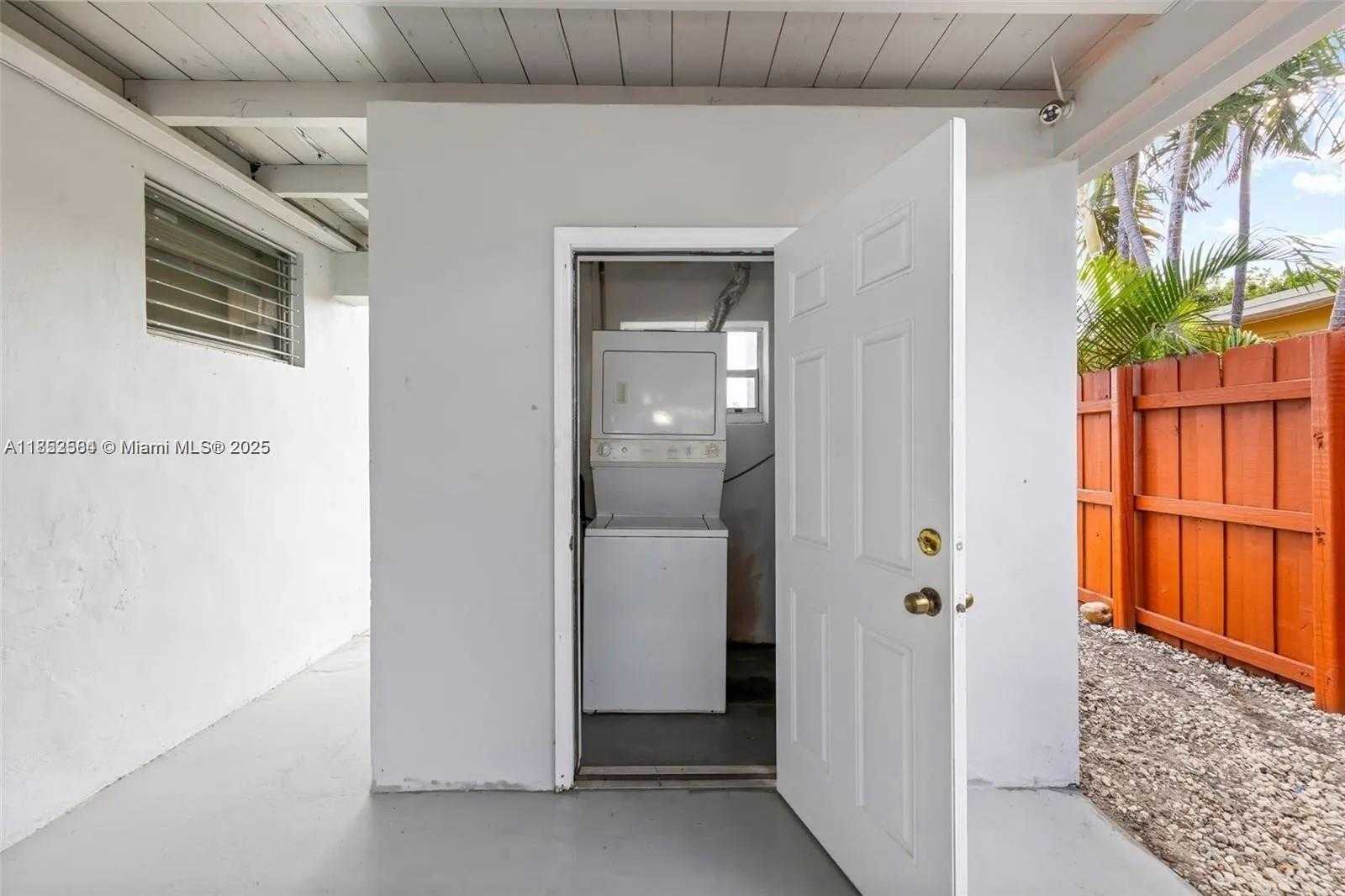 Small Image of 2210 ROOSEVELT ST, Hollywood Number 11