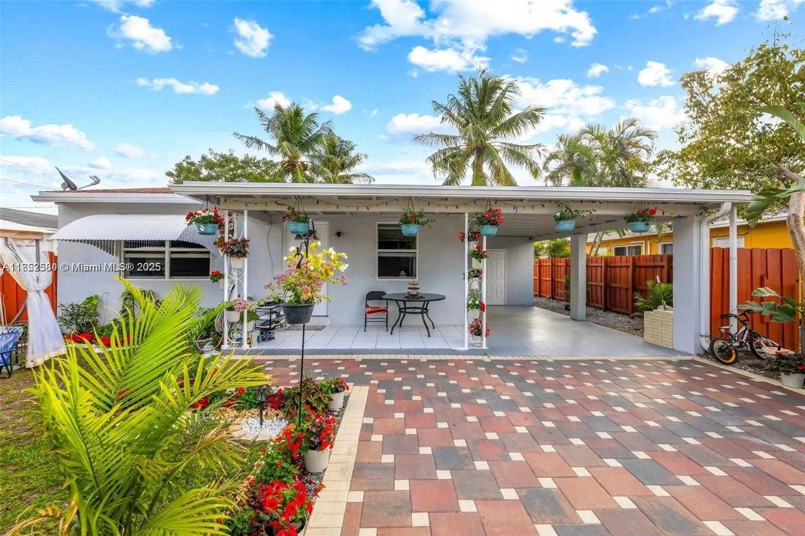 Small Image of 2210 ROOSEVELT ST, Hollywood Number 2