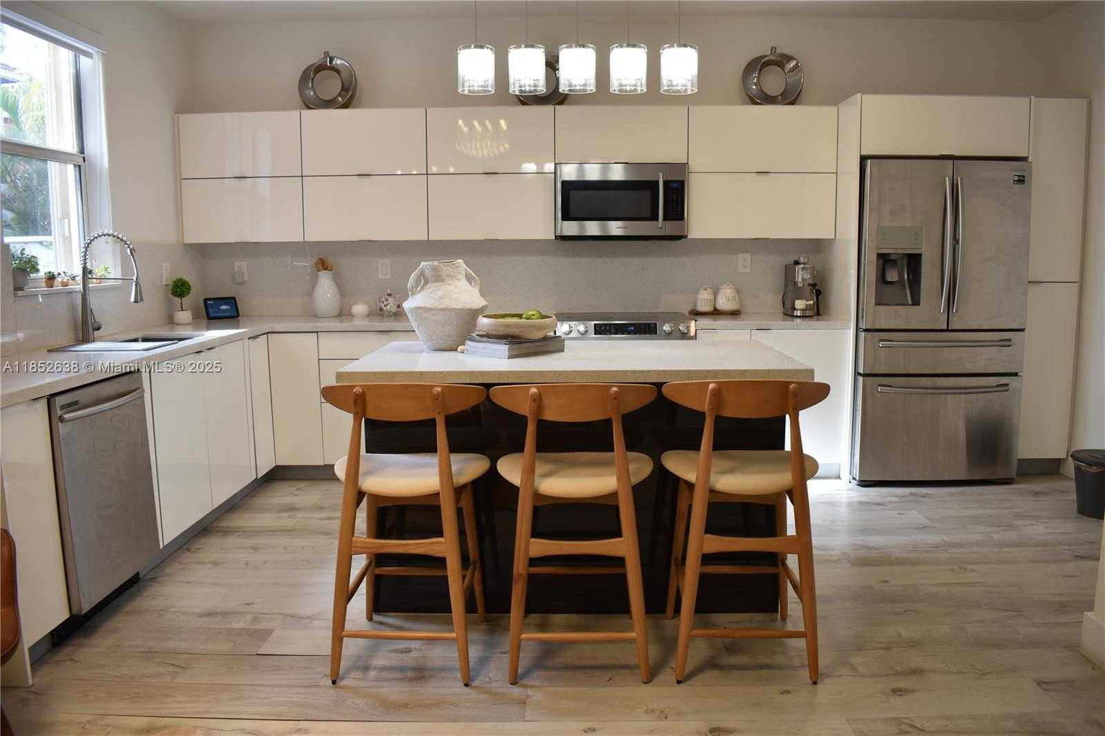 Small Image of 5189 NORTH WEST 108TH PATH, Doral Number 2