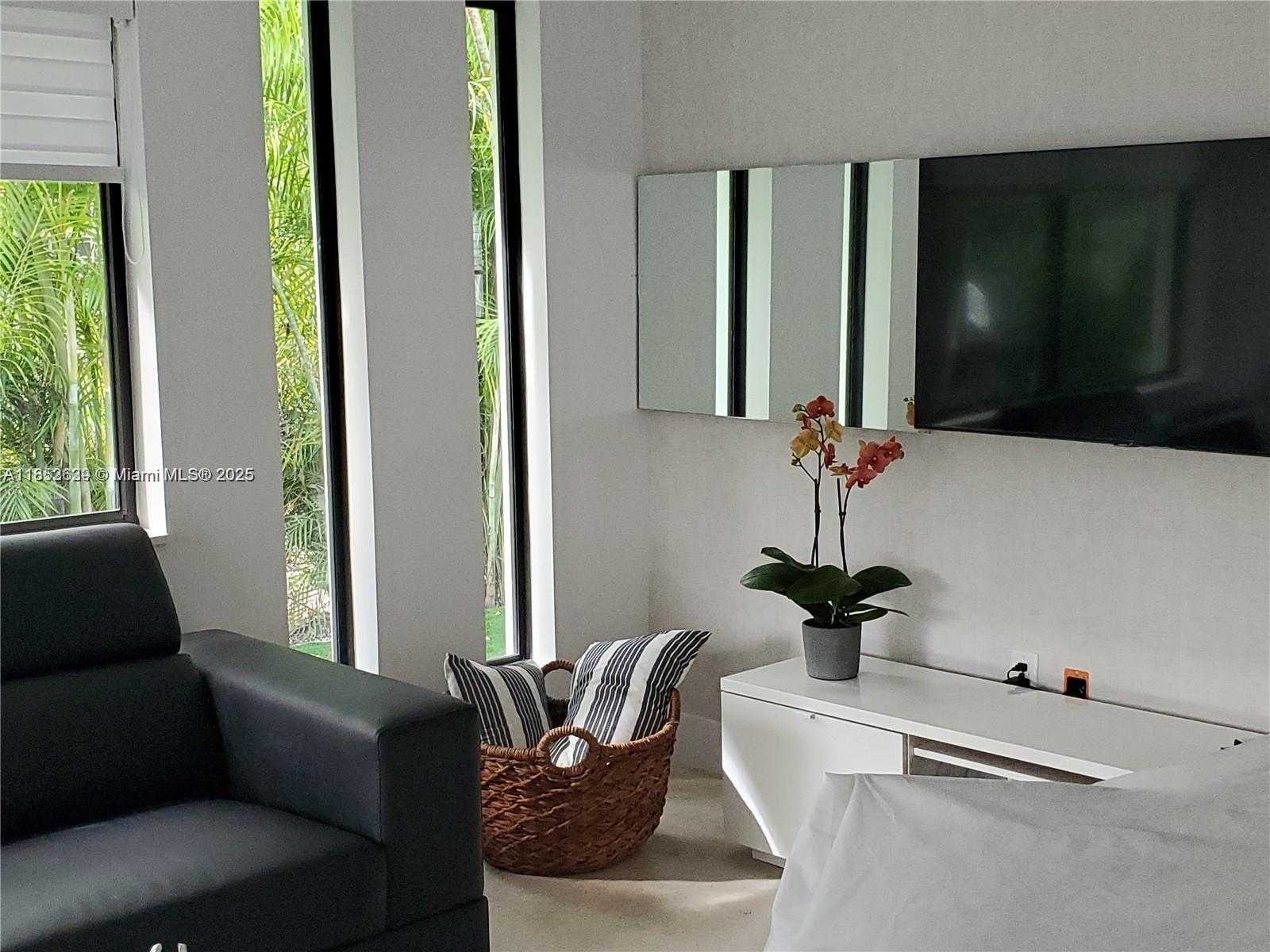 Small Image of 77 NORTH EAST 43RD ST, Miami Number 11