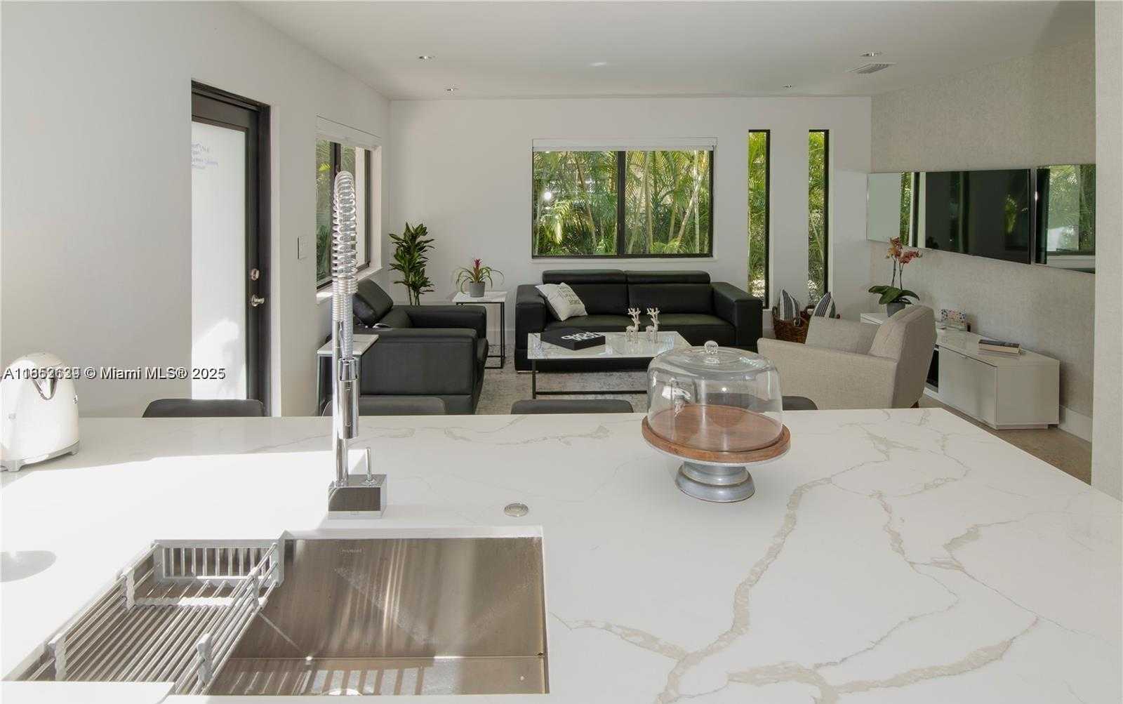 Small Image of 77 NORTH EAST 43RD ST, Miami Number 13