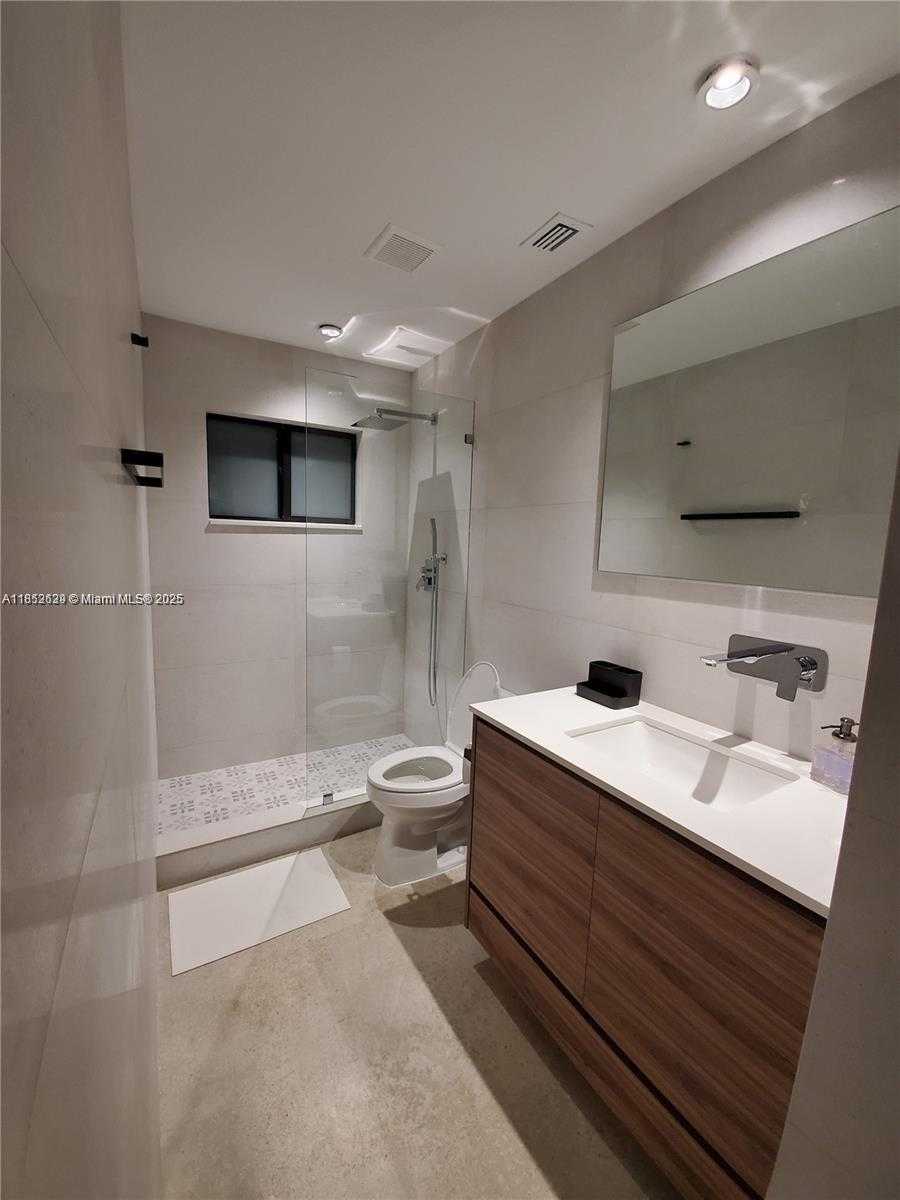 Small Image of 77 NORTH EAST 43RD ST, Miami Number 25