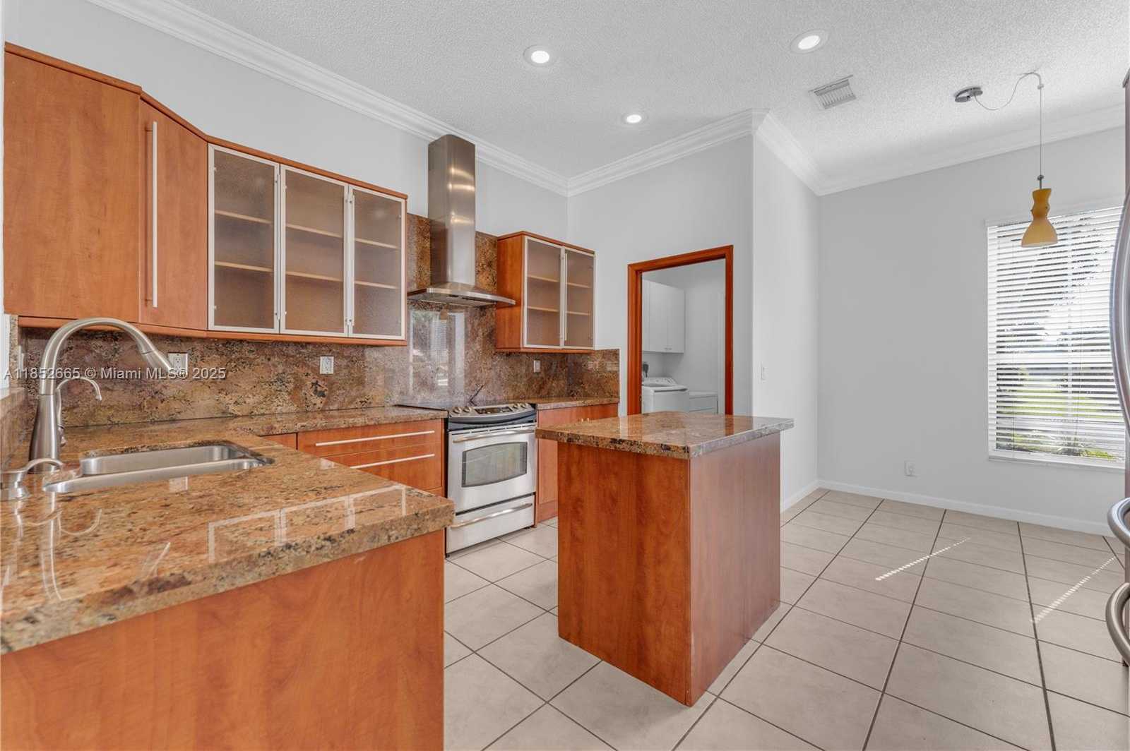 Small Image of 5355 SOUTH WEST 34TH WAY, Hollywood Number 6