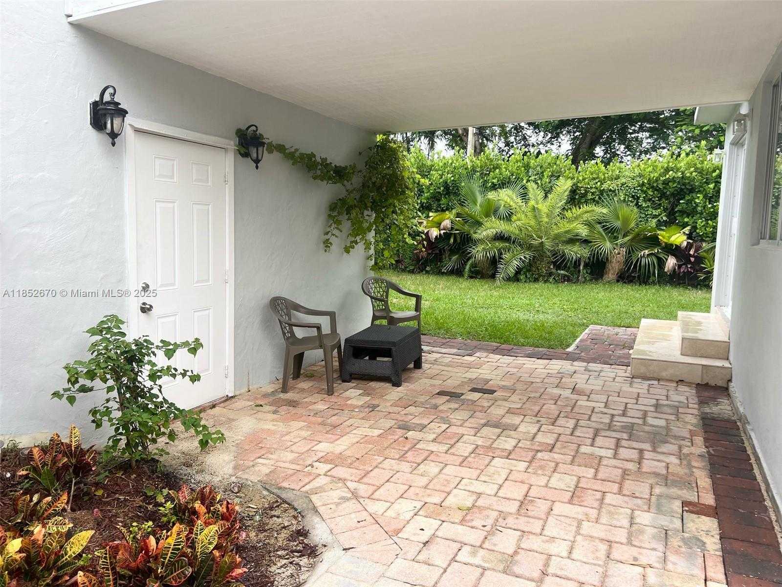 Small Image of 907 MONTEREY ST, Coral Gables Number 14