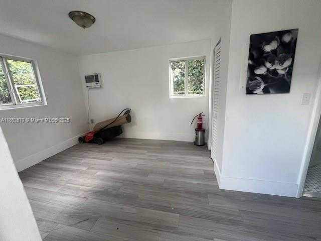 Small Image of 907 MONTEREY ST, Coral Gables Number 15