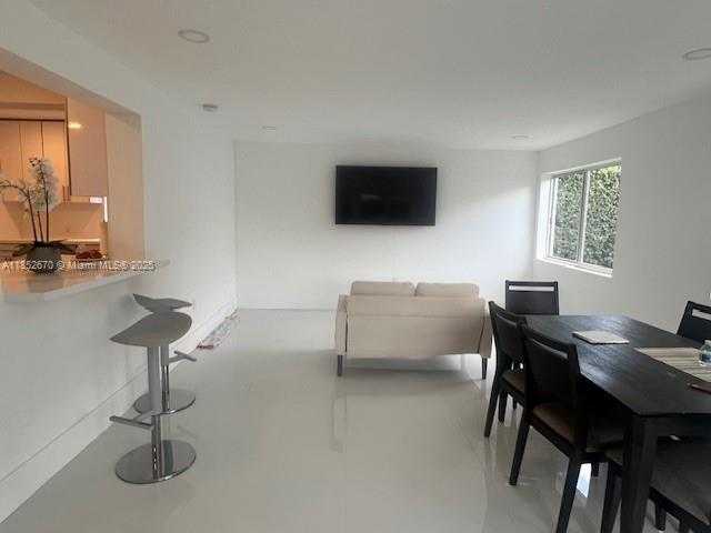 Small Image of 907 MONTEREY ST, Coral Gables Number 4