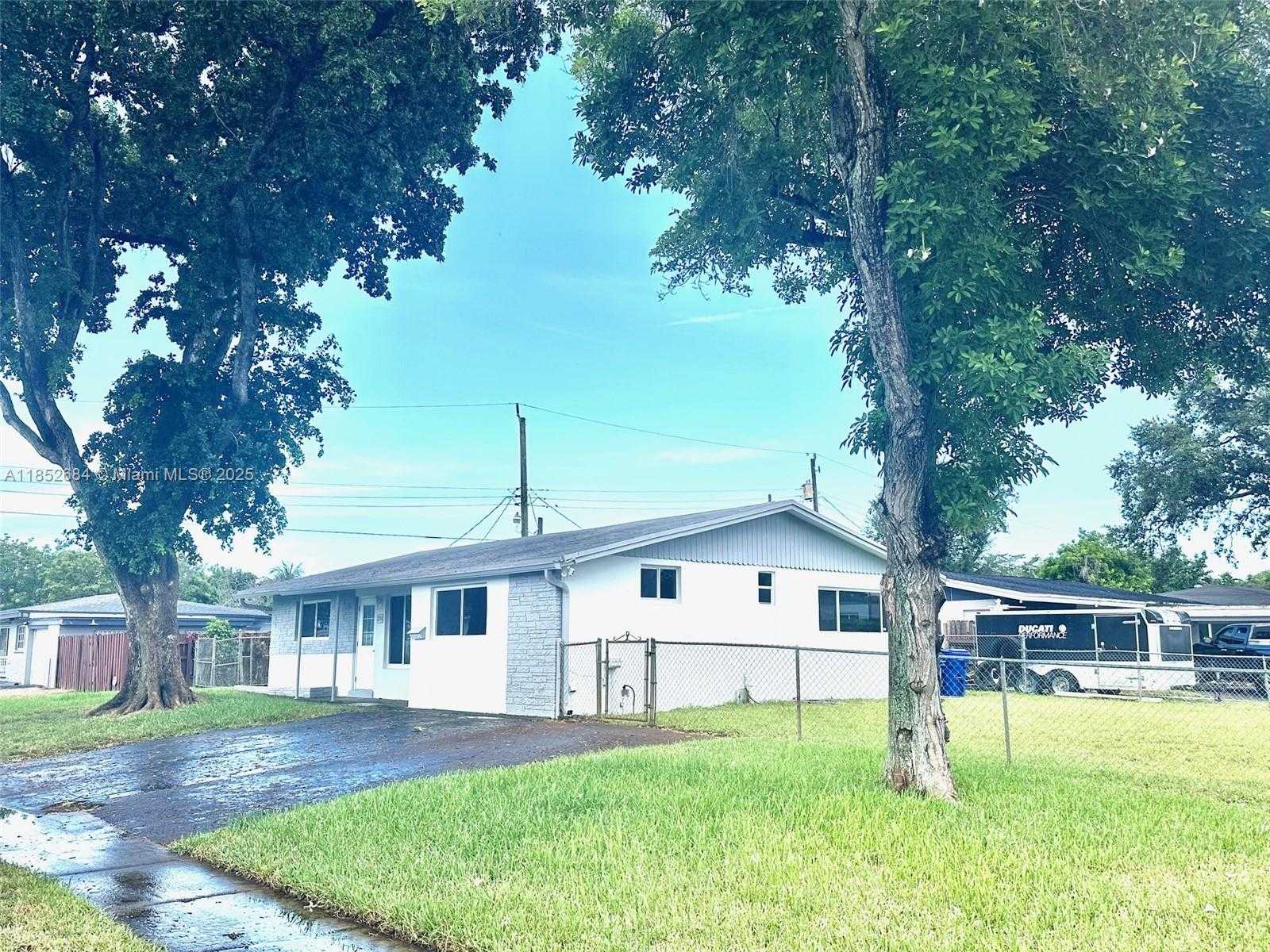 Small Image of 2241 NORTH 57TH WAY, Hollywood Number 15