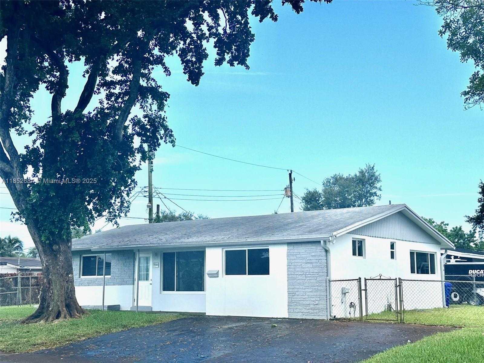 Small Image of 2241 NORTH 57TH WAY, Hollywood Number 2