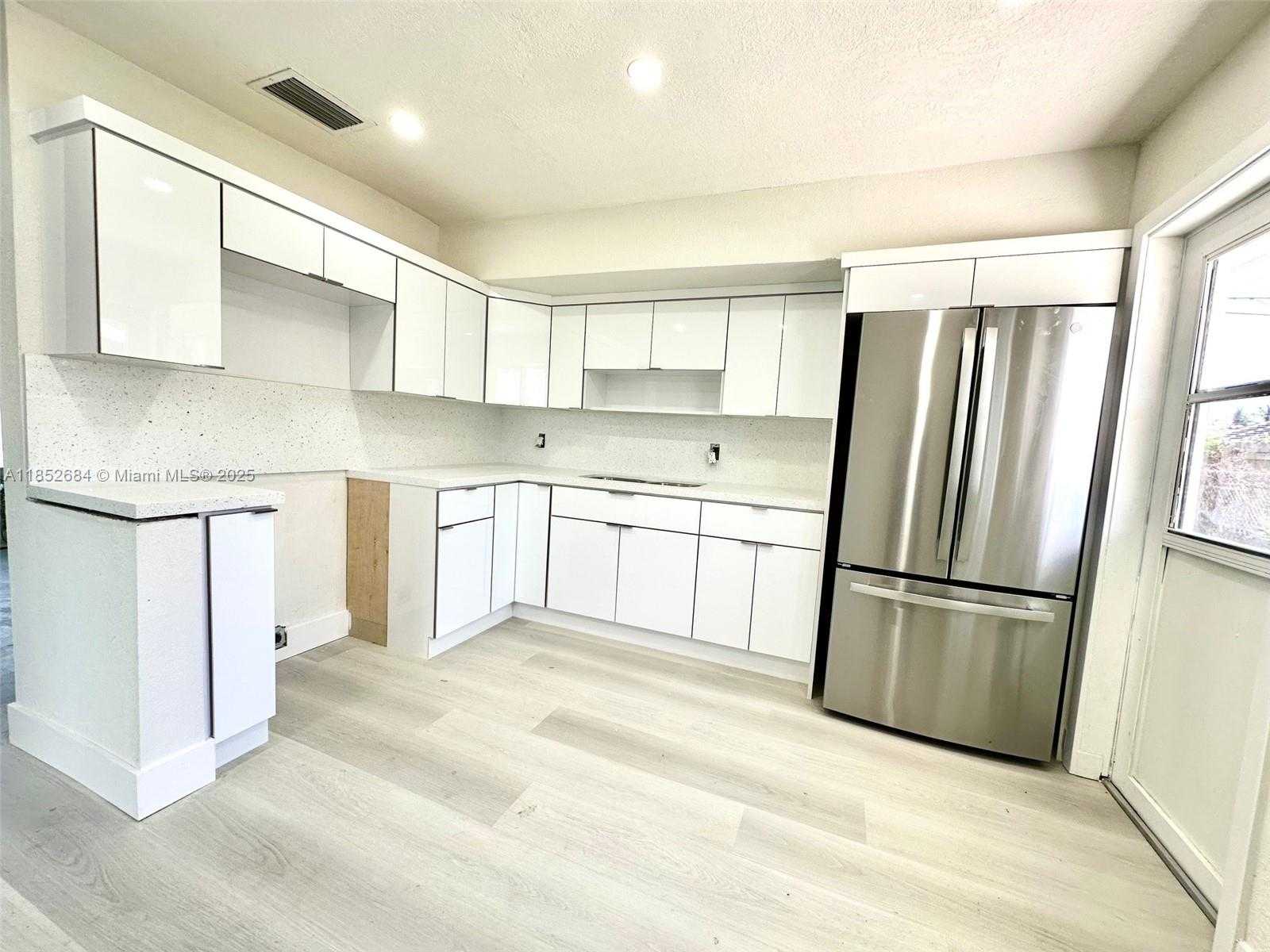 Small Image of 2241 NORTH 57TH WAY, Hollywood Number 3