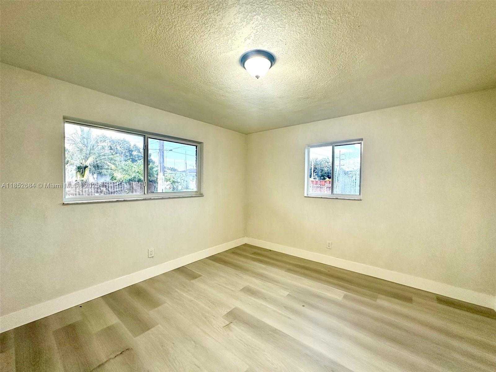 Small Image of 2241 NORTH 57TH WAY, Hollywood Number 4