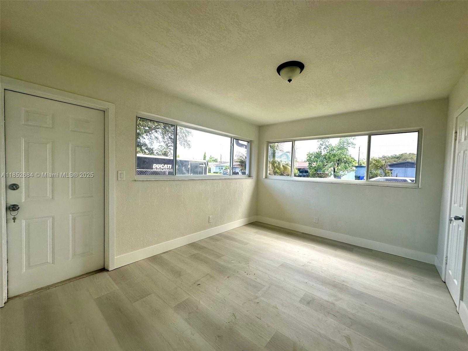Small Image of 2241 NORTH 57TH WAY, Hollywood Number 5