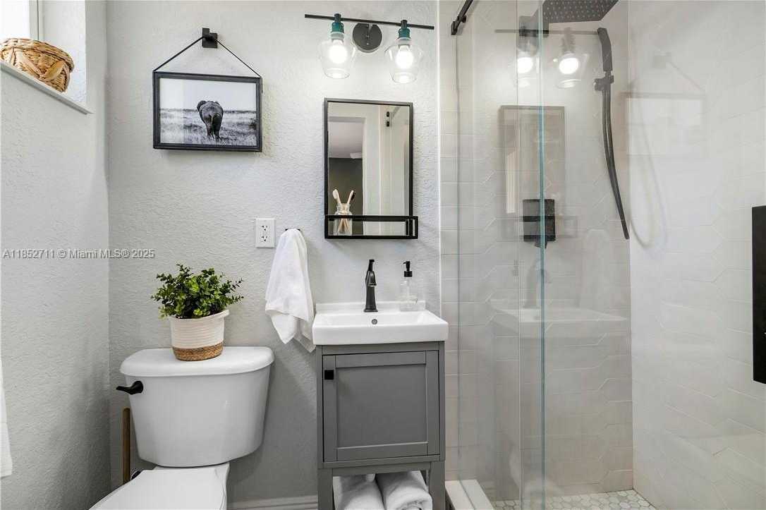 Small Image of 2365 SOUTH WEST 34TH WAY, Fort Lauderdale Number 21