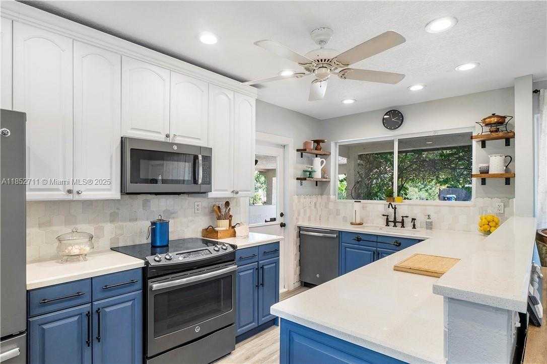 Small Image of 2365 SOUTH WEST 34TH WAY, Fort Lauderdale Number 5