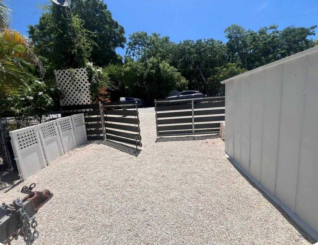 Small Image of 8 GRASSY RD, Key Largo Number 2