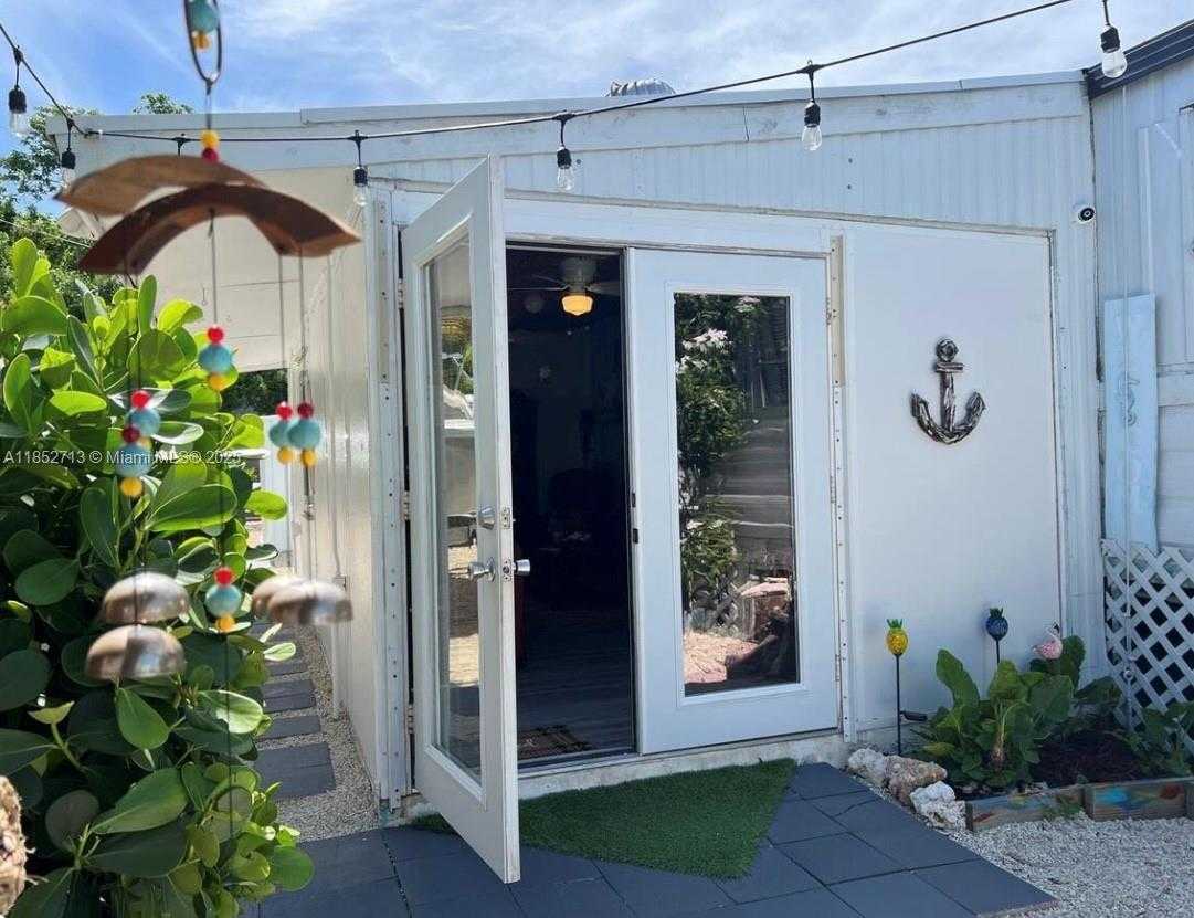 Small Image of 8 GRASSY RD, Key Largo Number 4