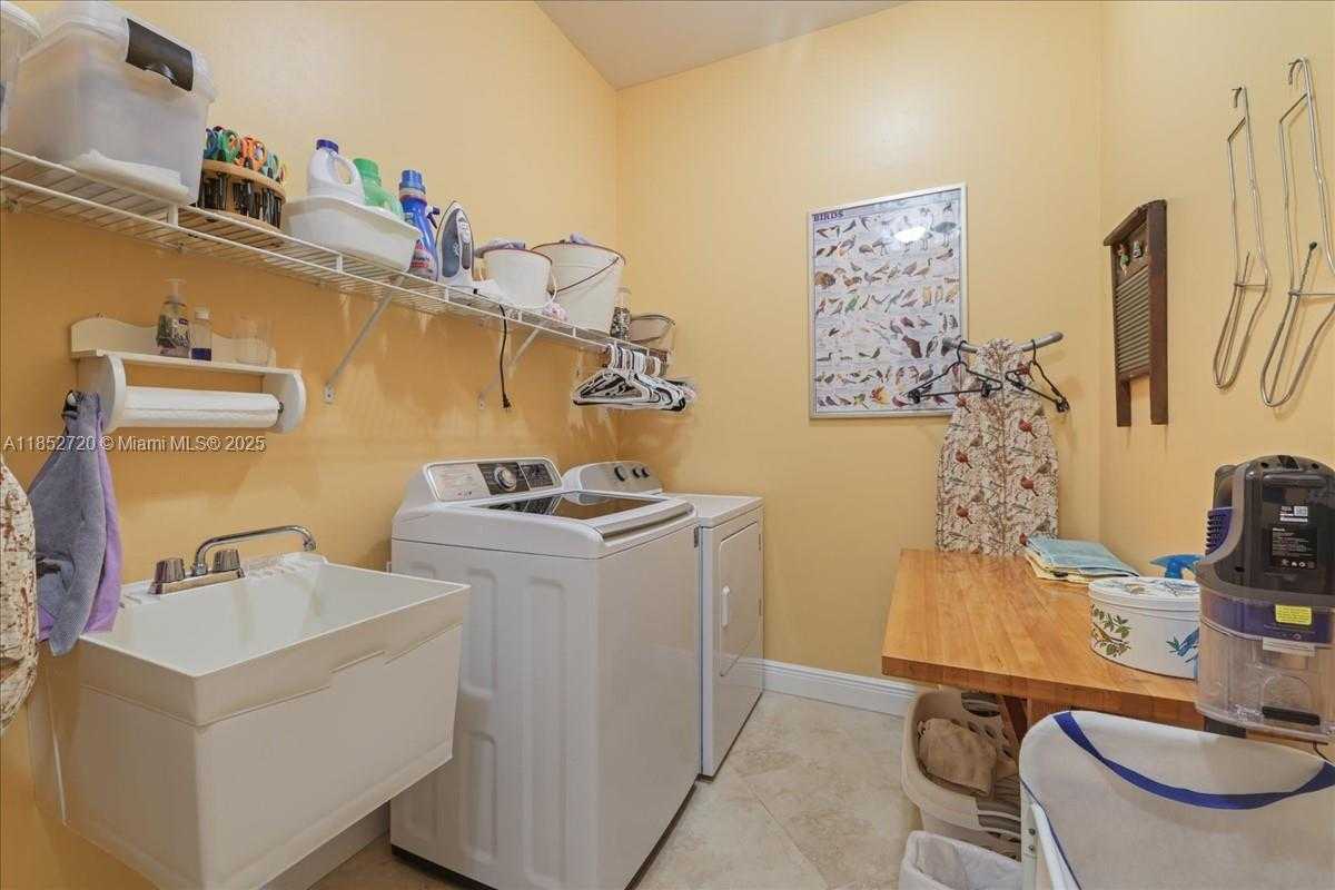 Small Image of 413 NORTH WEST 39TH AVE, Cape Coral Number 26