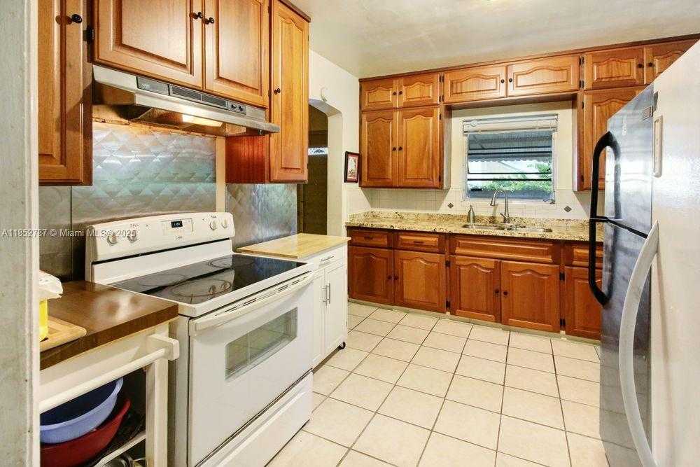 Small Image of 231 NORTH EAST 48TH TER, Miami Number 5