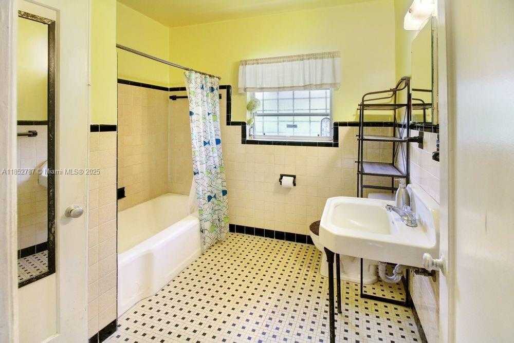 Small Image of 231 NORTH EAST 48TH TER, Miami Number 9