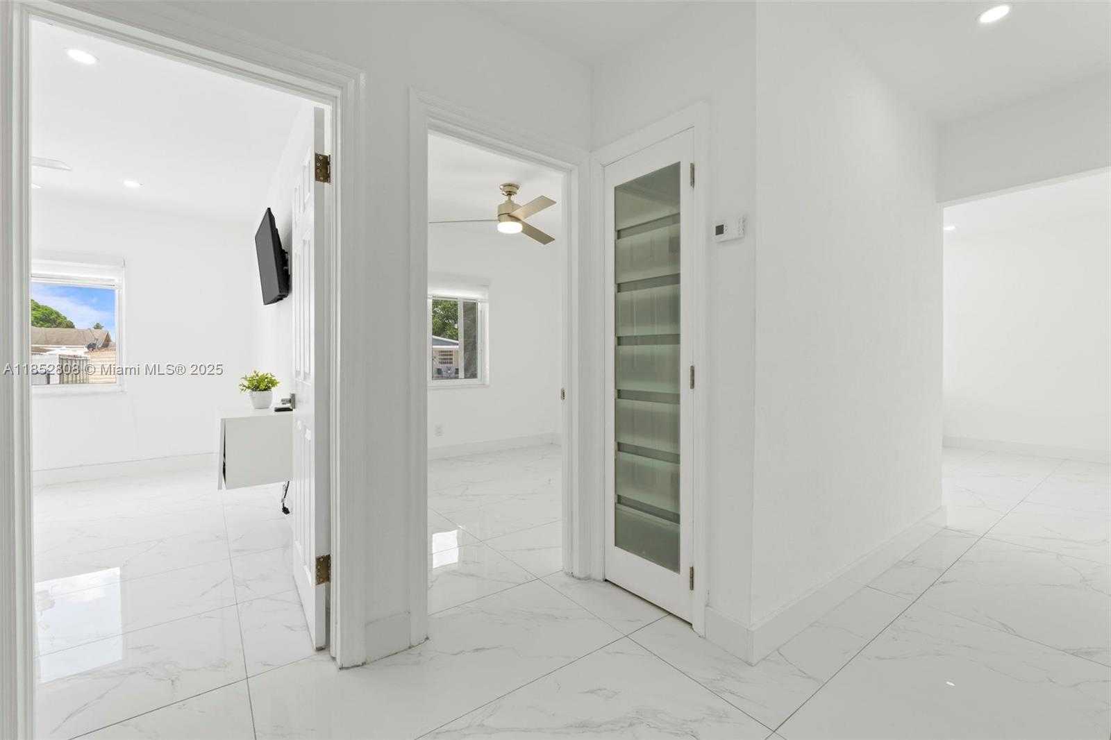 Small Image of 4205 EAST 10TH AVE, Hialeah Number 11