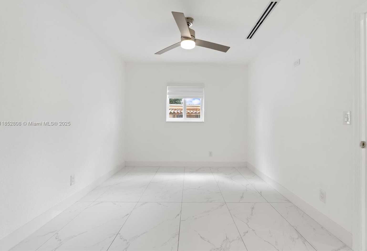 Small Image of 4205 EAST 10TH AVE, Hialeah Number 12