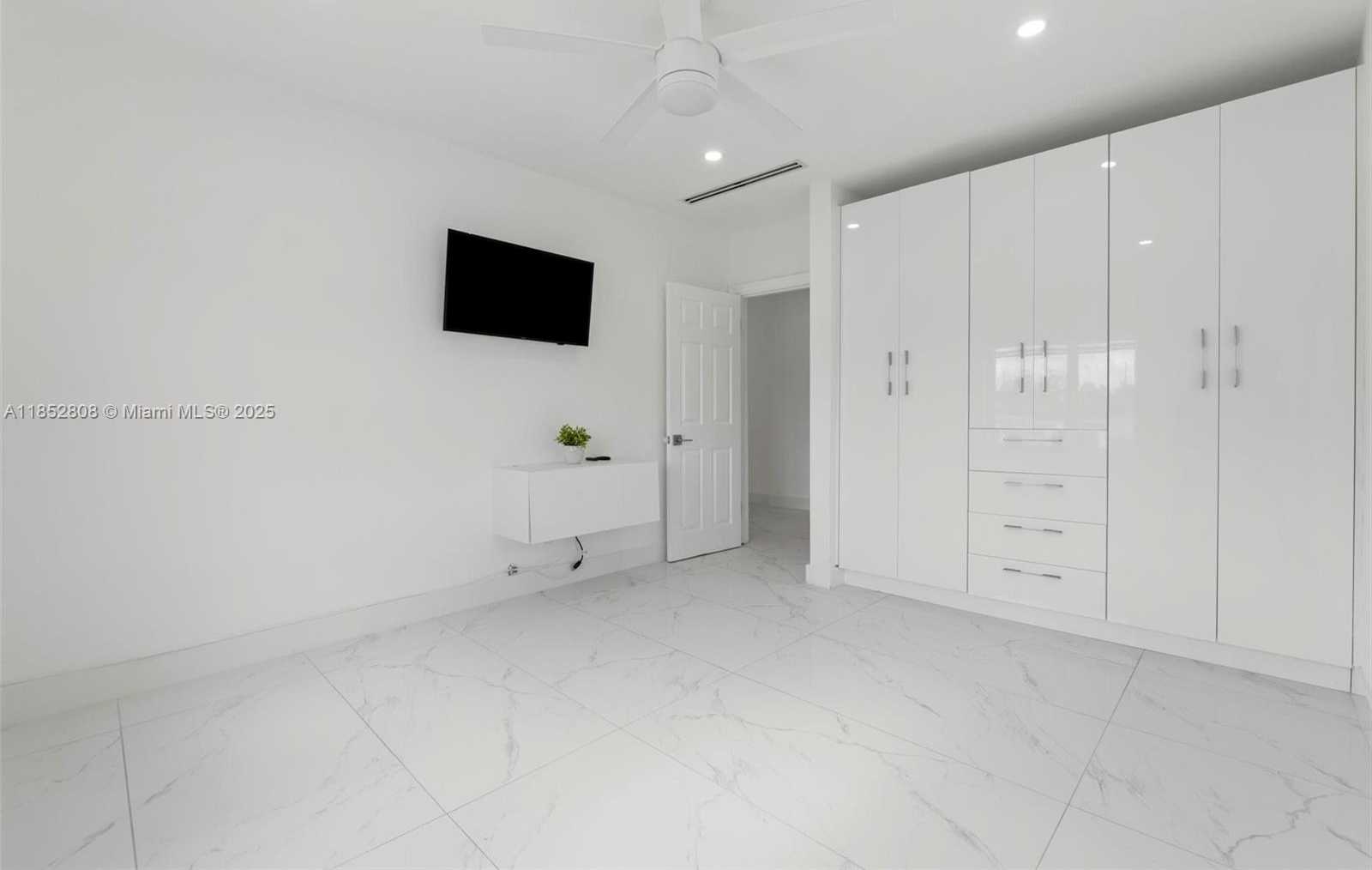 Small Image of 4205 EAST 10TH AVE, Hialeah Number 20