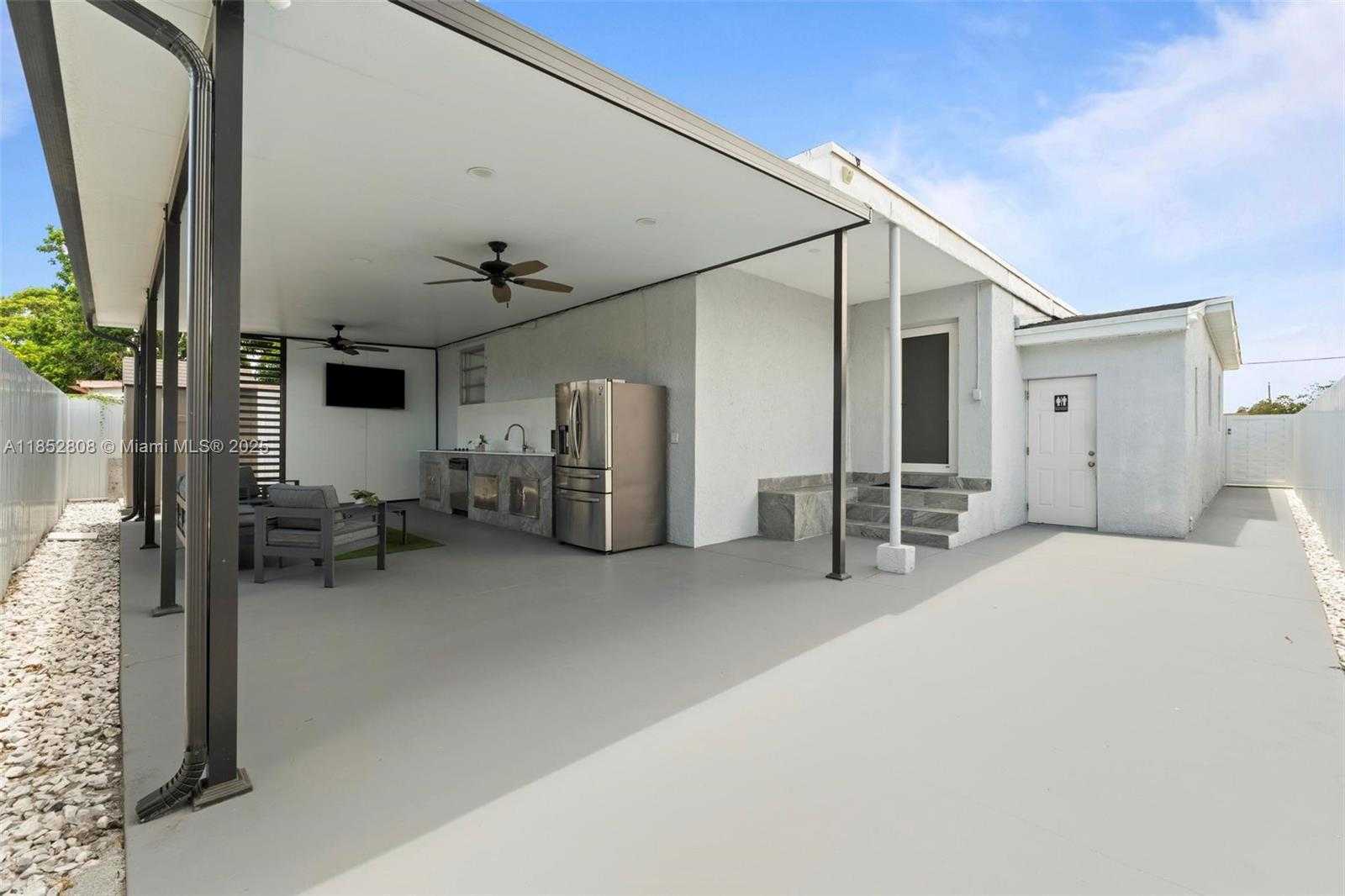Small Image of 4205 EAST 10TH AVE, Hialeah Number 22