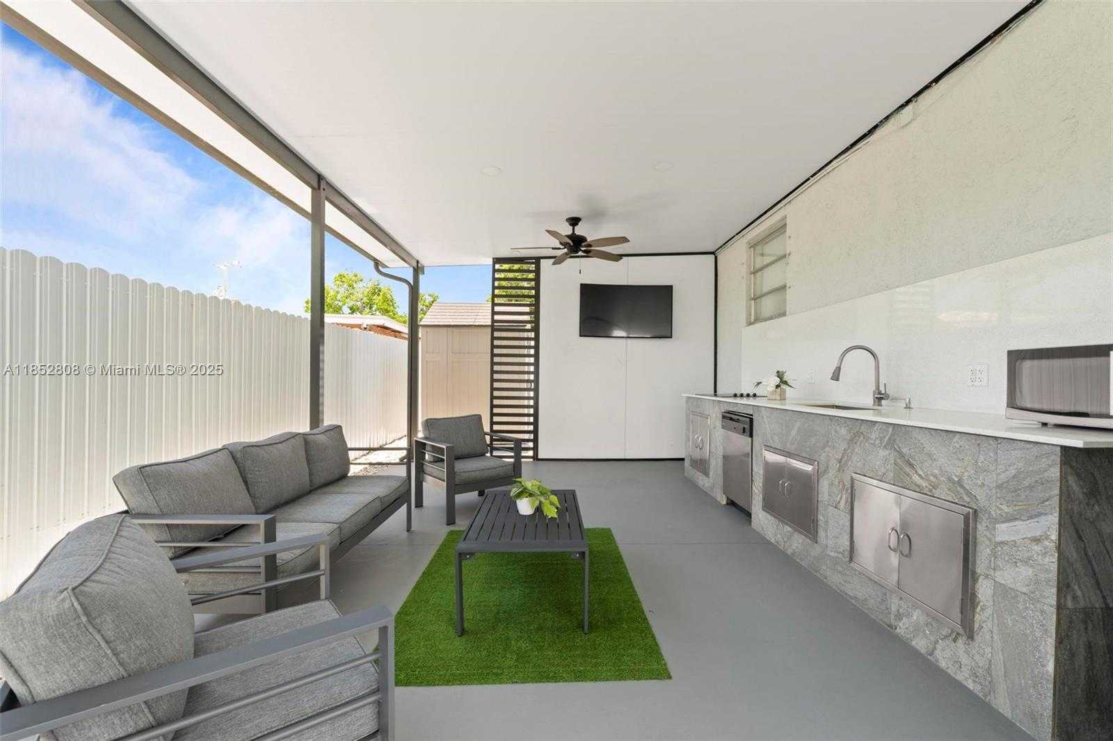 Small Image of 4205 EAST 10TH AVE, Hialeah Number 23
