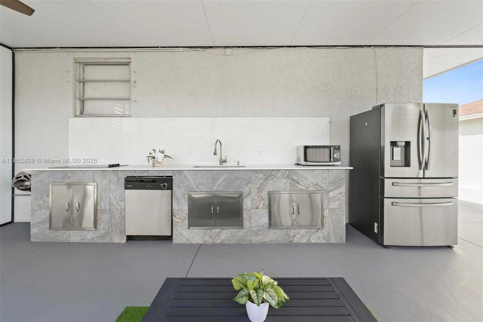 Small Image of 4205 EAST 10TH AVE, Hialeah Number 24