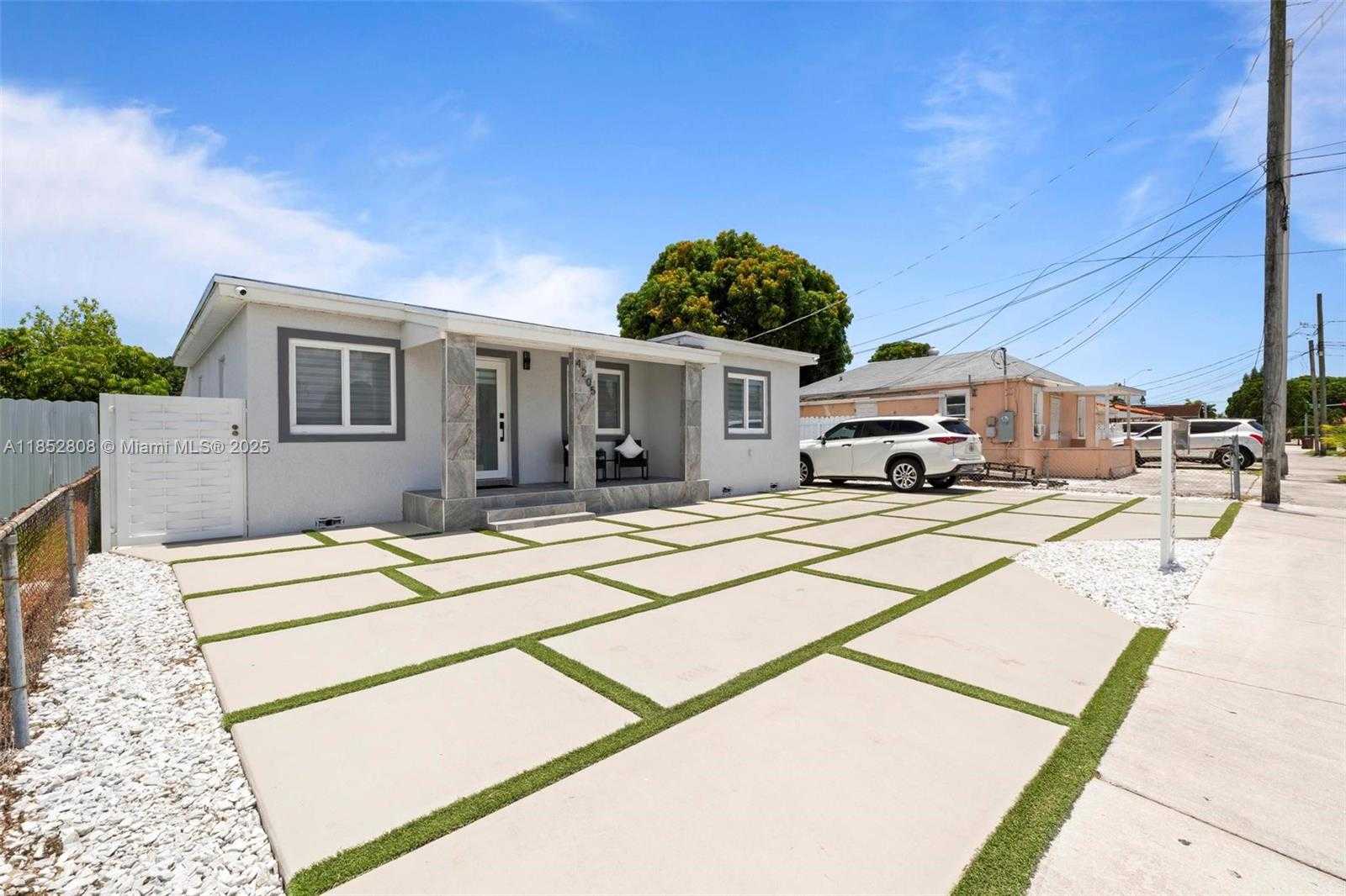 Small Image of 4205 EAST 10TH AVE, Hialeah Number 3