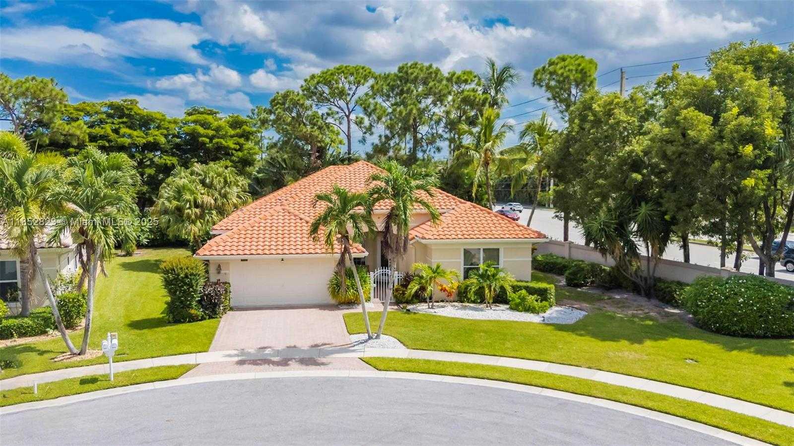 Small Image of 6529 JOG ESTATES LN, Boynton Beach Number 2