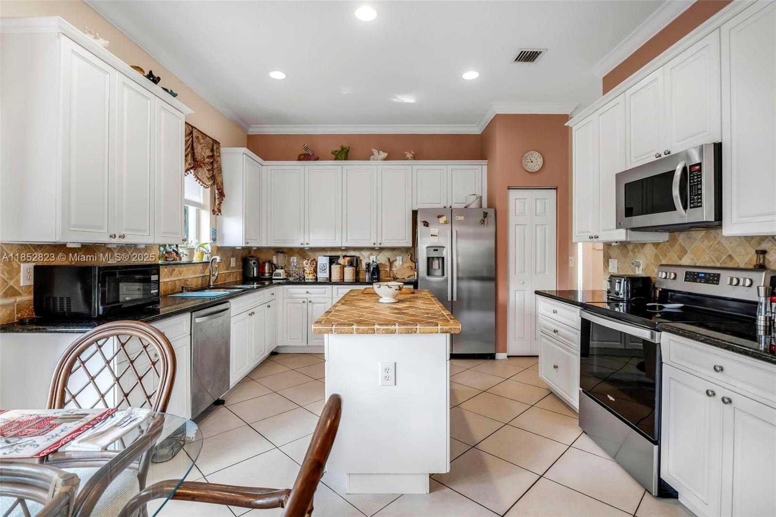 Small Image of 6529 JOG ESTATES LN, Boynton Beach Number 4