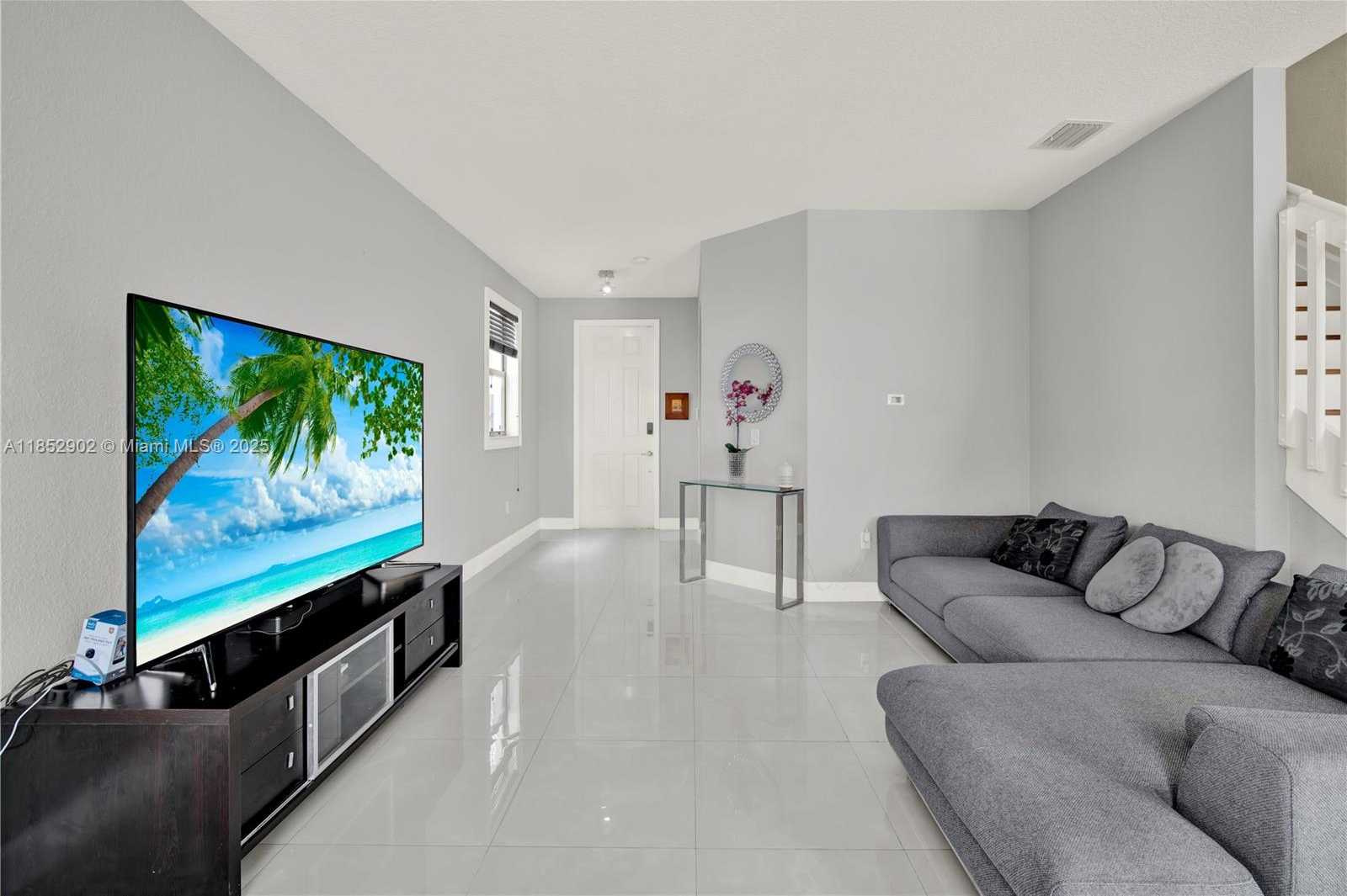 Small Image of 557 SOUTH EAST 37TH PLACE, Homestead Number 10